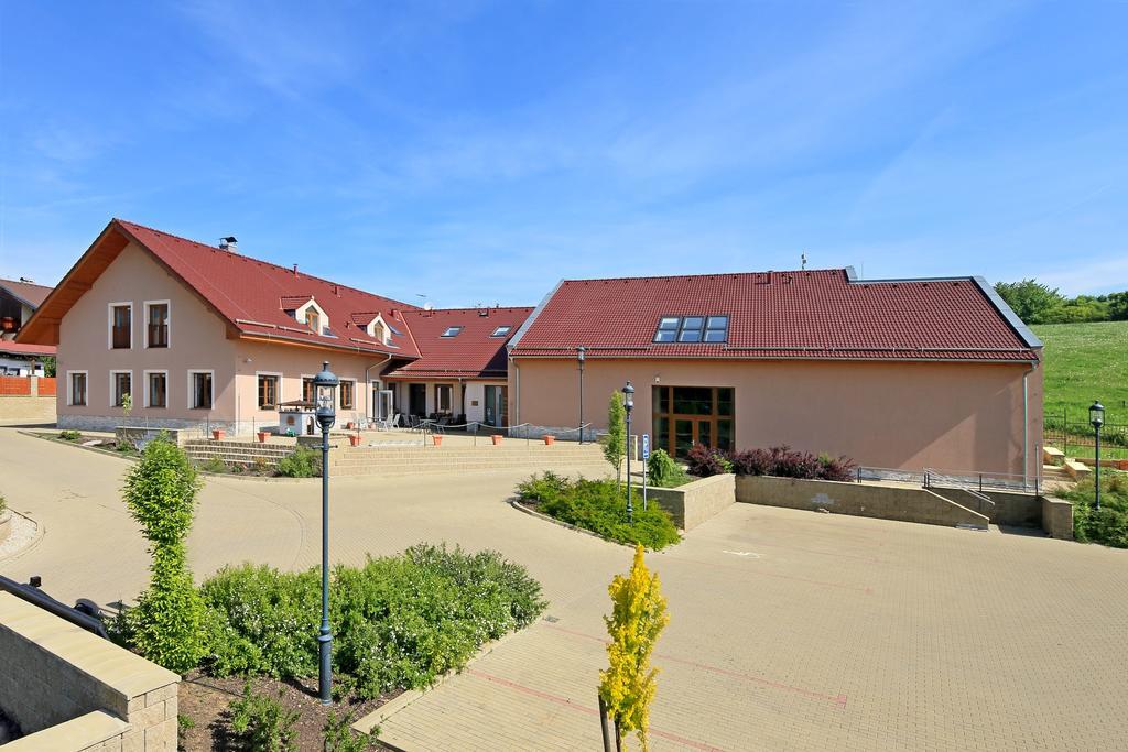 Penzion Harmonie Zlutice Екстер'єр фото